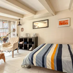 https://bb-1971-hazenstraat.amsterdamhotelsnl.com